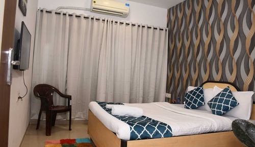 Habitación estándar con 1 cama doble o 2 individuales, vistas a la ciudad