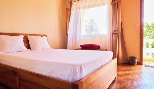 Habitación económica doble, 1 cama de matrimonio, balcón, vistas al jardín