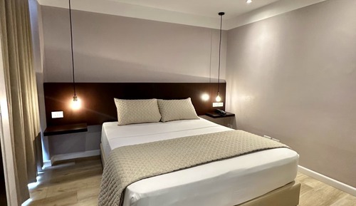 Habitación Deluxe con 1 cama doble o 2 individuales, vistas a la ciudad