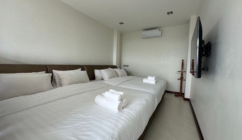 Villa familiar, 3 habitaciones, piscina privada, vistas al lago