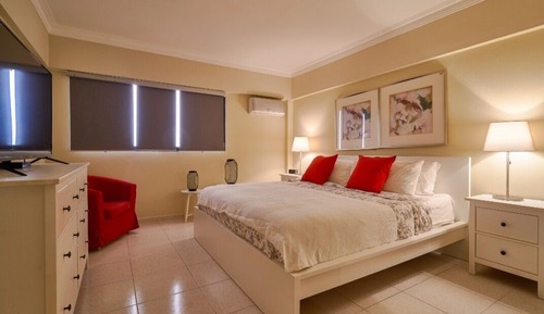 Ático clásico, 4 habitaciones, vistas a la ciudad, en una planta alta