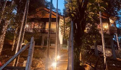 Casa de campo romántica, balcón, vistas al río