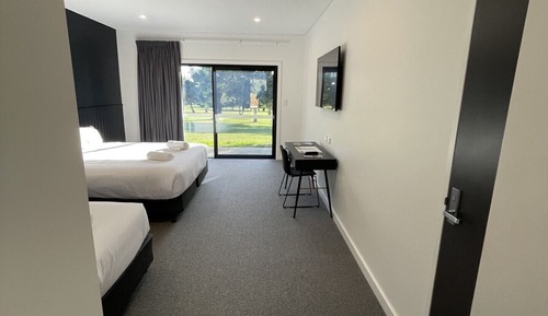 Habitación cuádruple Deluxe, patio, vistas al campo de golf
