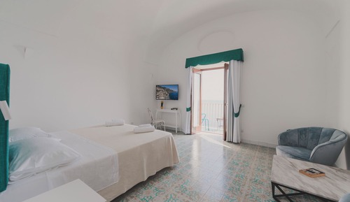 Camera Superior con letto matrimoniale king o 2 letti singoli, vista mare, balcone