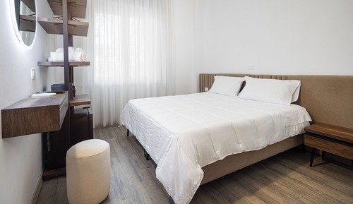 Habitación Deluxe con 1 cama doble o 2 individuales, 1 habitación, baño privado, vistas al jardín
