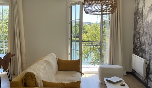 Apartamento clásico, balcón, vistas al río