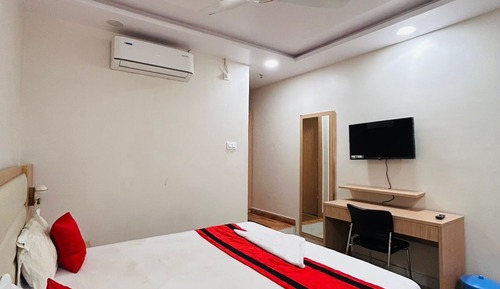 Habitación doble, varias camas, ducha con asiento, baño privado