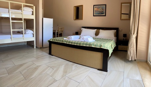 Habitación cuádruple superior, vistas al jardín