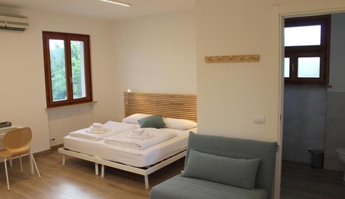 Habitación triple clásica, vistas al patio