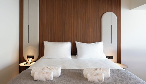 Deluxe Double Room with Heated Swim Up Pool