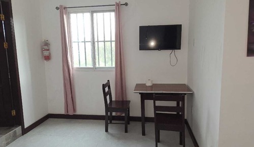 Habitación básica con 1 cama doble o 2 individuales