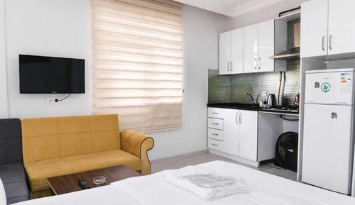 Estudio básico, balcón, vistas a la ciudad
