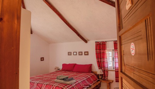 Apartamento, patio, vistas a la montaña
