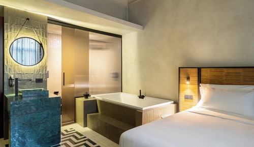 Habitación Deluxe doble, 1 cama de matrimonio grande, baño privado, vistas a la ciudad