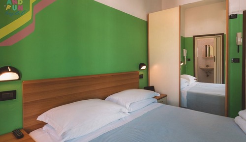 Habitación cuádruple clásica, balcón