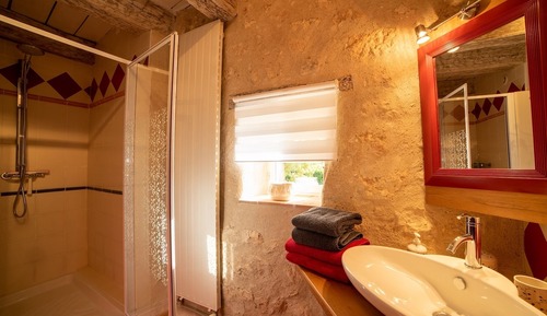 Habitación Confort doble, baño privado, vistas a la piscina