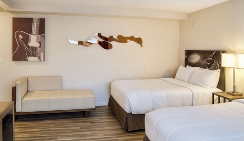 Habitación básica doble, 2 camas de matrimonio, cocina básica