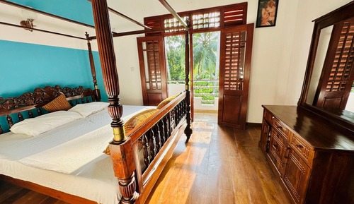 Villa de lujo, fumadores, vistas al jardín