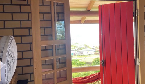 Casa básica, balcón, vistas a la playa