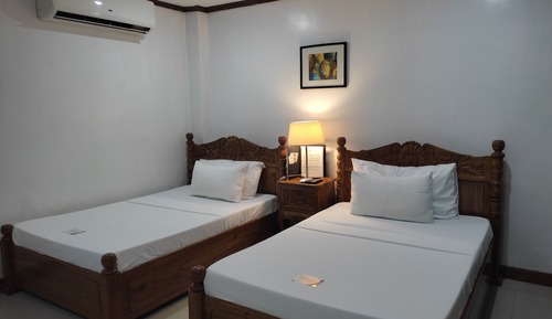 Habitación Premier con 1 cama doble o 2 individuales, vistas a la piscina