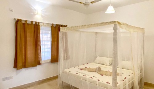 Habitación clásica con 1 cama doble o 2 individuales, vistas a la piscina