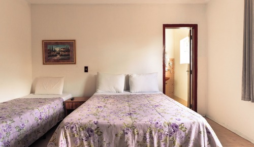 Habitación estándar con 2 camas individuales, vistas a la montaña