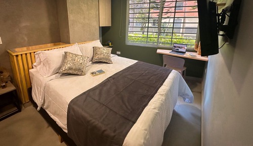 Estudio clásico, vistas al jardín
