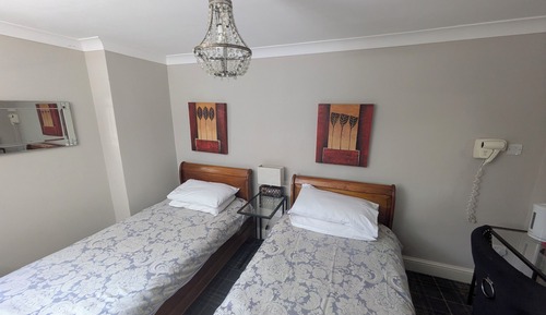 Habitación con 2 camas individuales