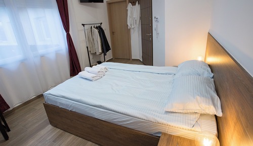 Apartamento clásico, balcón, vistas a la ciudad