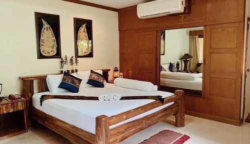 Habitación clásica doble, 1 cama de matrimonio grande, bañera, vistas al jardín