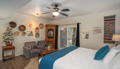 Deluxe Room, 1 King Bed, Balcony, River View, Pet Friendly