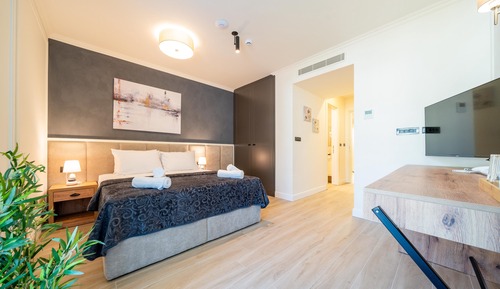 Habitación superior con 1 cama doble o 2 individuales, balcón