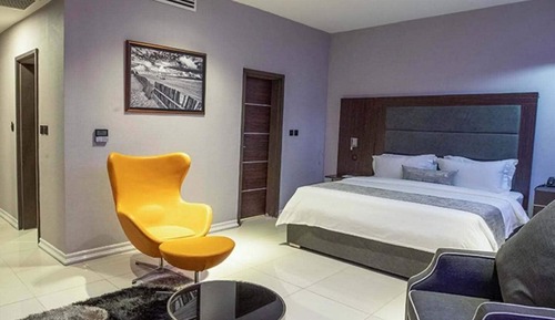 Habitación junior, balcón, vistas a la ciudad