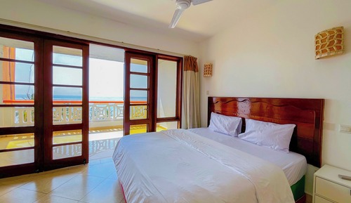 Apartamento, 3 habitaciones, balcón, vistas al mar