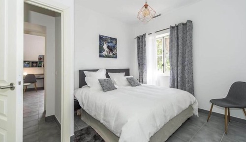 Apartamento clásico, balcón, vistas a la montaña