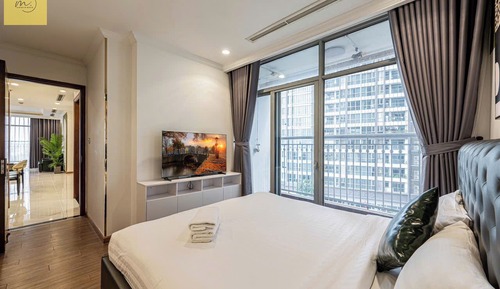 Apartamento familiar, 4 habitaciones, balcón, vistas a la ciudad