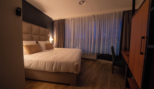 Habitación básica con 2 camas individuales