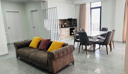 Apartamento familiar, balcón, vistas a la ciudad