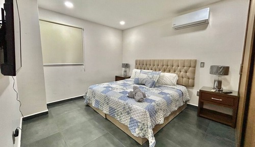 Apartamento familiar, balcón, vistas parciales al mar