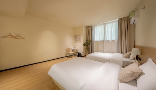 Habitación básica con 2 camas individuales