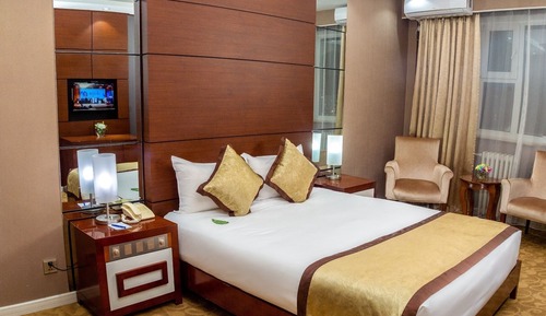 Habitación estándar doble, 1 cama de matrimonio, baño privado, vistas a la ciudad