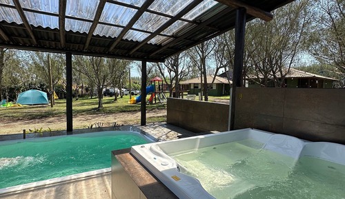 Chalé Deluxe Queen com Piscina Aquecida e Hidromassagem Coletiva
