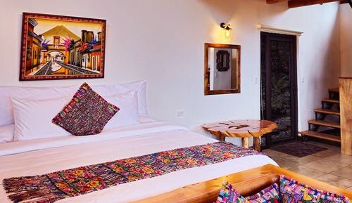 Cabaña familiar, varias camas, cocina básica, vistas a la montaña