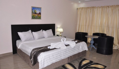 Habitación económica, balcón, vistas a la ciudad
