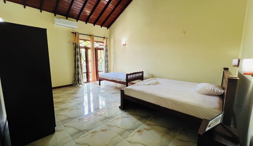 Habitación triple, balcón, vistas al jardín