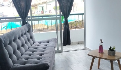 Apartamento básico, balcón
