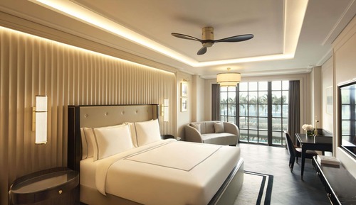 FAIRMONT SUITE ,1 King Bed, Fairmont Gold Lounge access