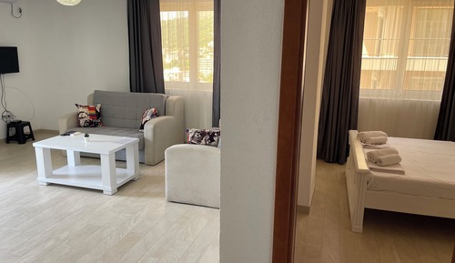 Apartamento superior, vistas parciales al mar
