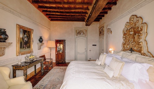 Habitación doble, vistas a la colina (Spanish Room)