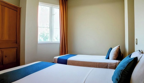 Habitación clásica con 2 camas individuales, vistas a la piscina